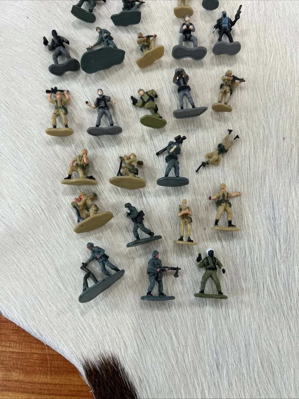 Micro Machines Military Army Men Soldiers Galoob Mixed Lot Of 25